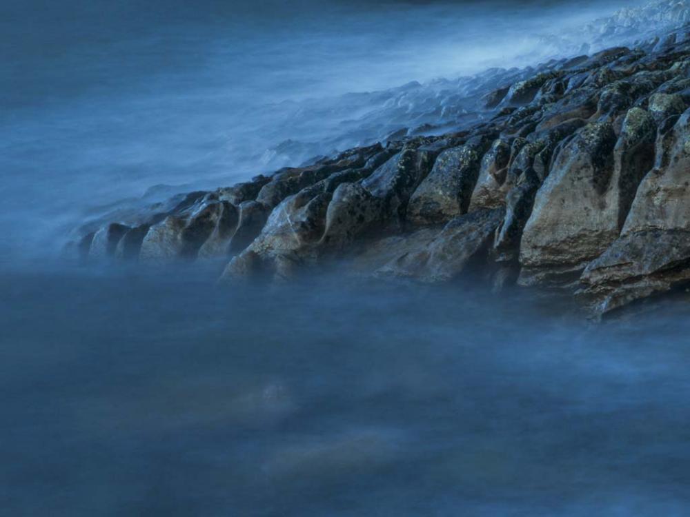 sea on rocks